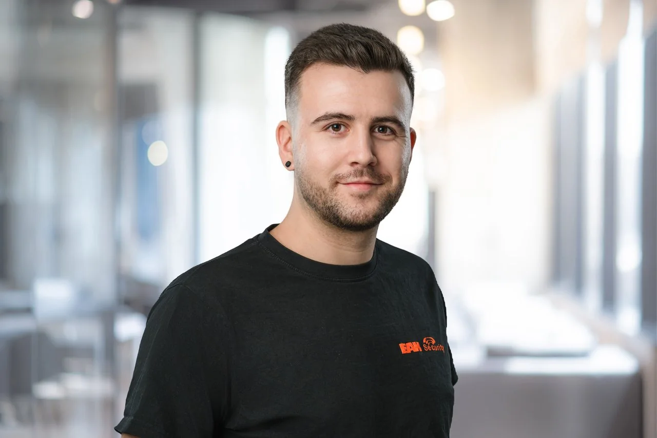 Team EAK Security Mitarbeiter der Abteilung Service bei der EAK Security GmbH & Co. KG